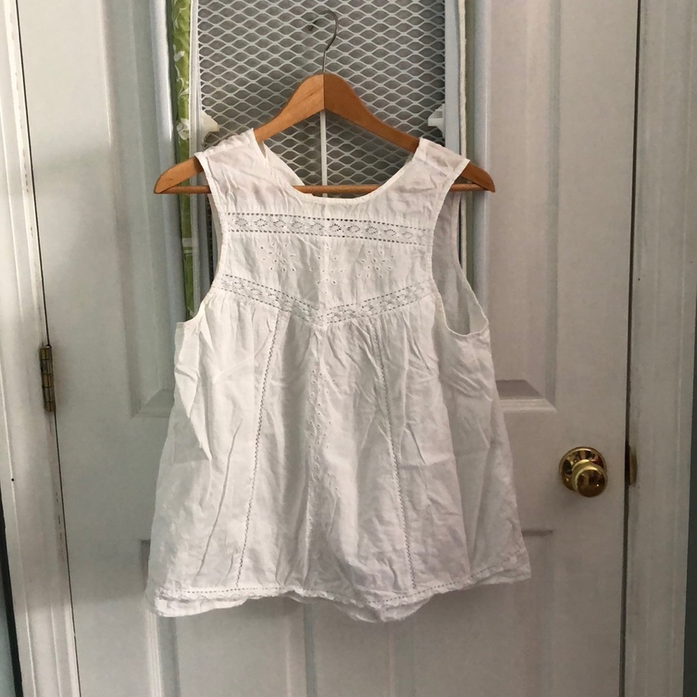 Old Navy Sleevless Shirt